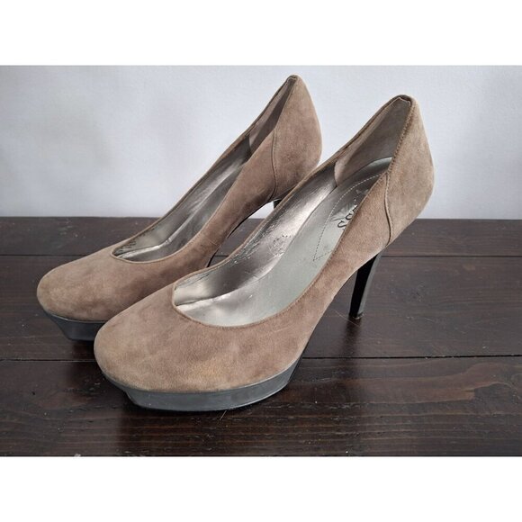 Guess by Marciano Gray Suede Shirah Pumps/Pre-owned, Sz. 8.5M - Picture 1 of 9